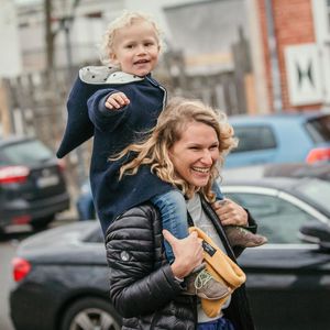 Janni Kusmagk verzaubert mit neuen Fotos von Emil-Ocean!