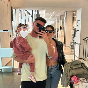 Jannik Kontalis schenkt Yeliz und Snow eine Reise nach Paris