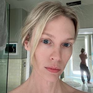 Schauspielerin January Jones begeistert mit Oben-ohne-Selfie