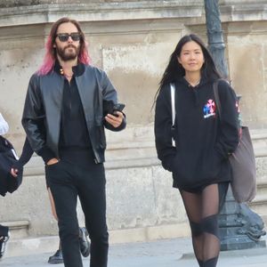 Vergeben? Jared Leto schlendert mit Unbekannter durch Paris