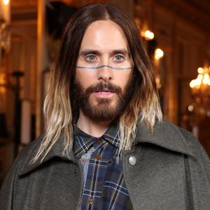 Adrenalinjunkie? Jared Leto klettert an Berliner Hotelwand