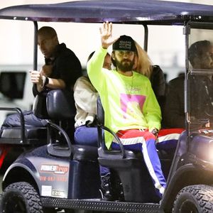 Knallerkombi: So bunt besucht Jared Leto Post-Malone-Konzert