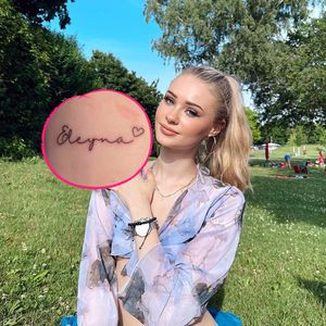 Für ihre Tochter: Teenie-Mama Jasi lässt sich Tattoo stechen