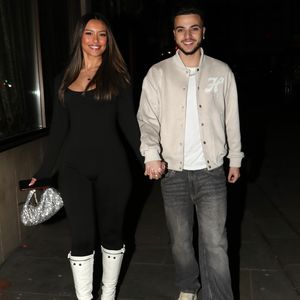 Händchenhaltend: Junior Andre und Jasmine verzaubern London