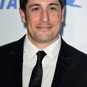 Irres Spiegel-Selfie: Jason Biggs auf dem Klo erwischt!
