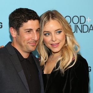 Jason Biggs und seine Jenny scherzen über TV-Zusammenarbeit