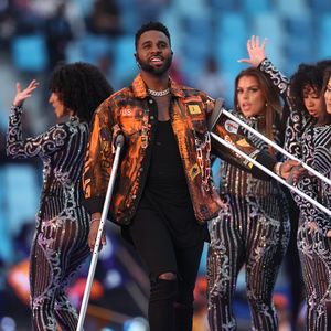 Kurz vor Super-Bowl-Pre-Show: Jason Derulo bricht sich Fuß!