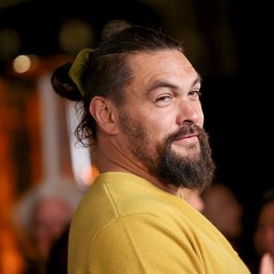 Jason Momoa: Halbglatze für weihnachtlichen Werbespot