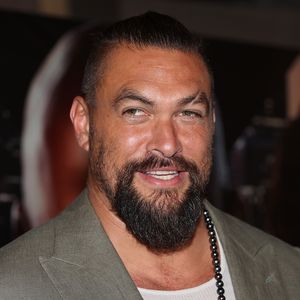 Unten ohne! Jason Momoa tritt ohne Unterhose im TV auf