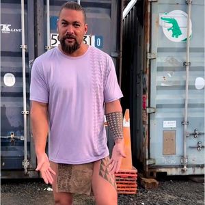 Fans fallen in Ohnmacht: Jason Momoa präsentiert blanken Po!