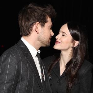 Zehn Jahre Ehe: Rachel Brosnahan teilt süßes Hochzeitsfoto