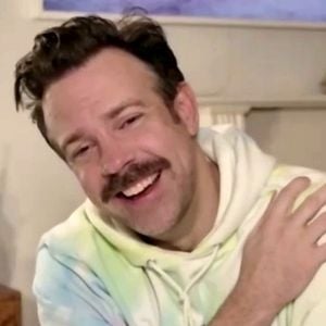 Bei den Golden Globes: Jason Sudeikis trägt einen Hoodie!