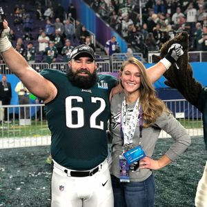 Jason und Kylie Kelce wollen neutralen Namen für neues Baby