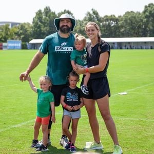 Kylie Kelce mutmaßt: Darum hat sie nur Töchter mit Jason