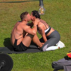 "Temptation Island"-Roxy von Verführer-Kuss überrumpelt!