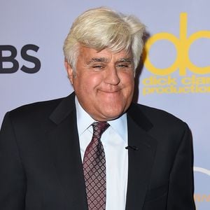 Aus Klinik entlassen: Jay Leno zeigt sich mit Brandnarben