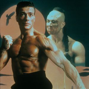 Auf dem Hoverboard: Jean-Claude Van Damme als irre Putzfee
