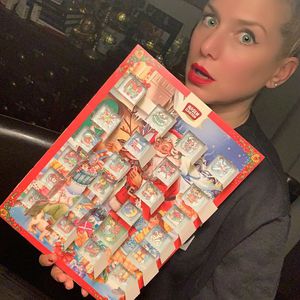 Jeanette Biedermann hat ihren Adventskalender leer gefuttert