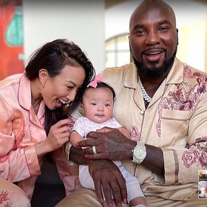 Knuffig! Jeannie Mai zeigt erstmals ihre Tochter Monaco