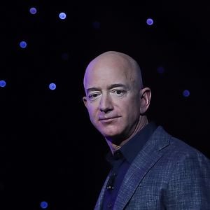 "Bin in Tränen ausgebrochen": Jeff Bezos über Reise ins All