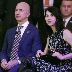 Kein Ehevertrag: Amazon Gründer Jeff Bezos muss blechen!
