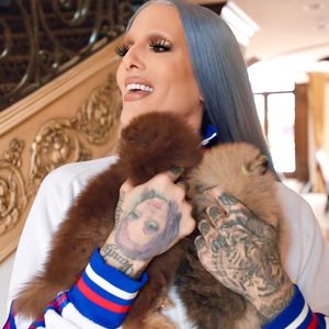 Nach tierischer Trauer: Jeffree Star hat zwei neue Hündchen!