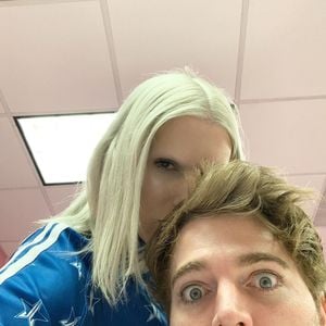 Jeffree und Shane verkaufen über 1,1 Mio. Make-up-Paletten!