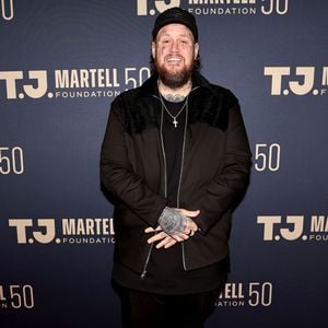 Gewichtsverlust oder Photoshop? Jelly Roll schockt Fans