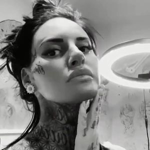 Jemma Lucy trägt jetzt den Namen ihrer Tochter im Gesicht!