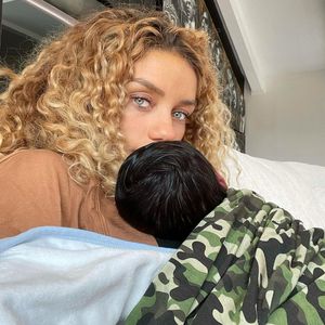 Nach Geburt: Jason Derulos Freundin Jena teilt Stillfoto
