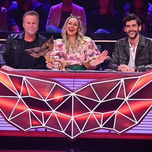 Auch der zweite Rategast feiert sein "Masked Singer"-Debüt!