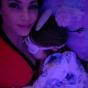 Niedlich: Schwangere Jenna Dewan knuddelt mit Tochter Everly