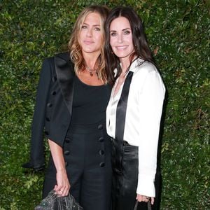 Eifersucht? DAS denkt Jennifer Aniston über Brads Freundin