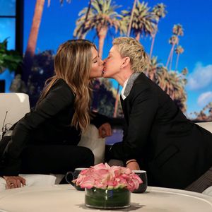 Wie kam's? Jen Aniston knutscht mit Ellen in ihrer TV-Show!