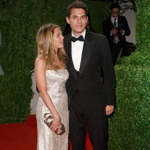Reunion-Gerüchte: Kuschelt John Mayer mit Jen Anistons Hund?