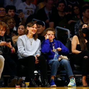 Cooles Duo: Jennifer Garner geht mit Samuel zum Basketball