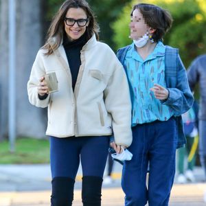 Hier zeigen sich Jennifer Garner und Violet im Partnerlook!