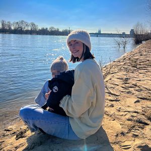 "Erfolgsmoment": Jennifer Lange meditiert mit ihrem Sohn