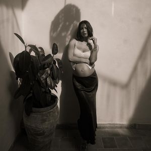 Schwangere Jennifer Lange liebt ihre neuen Rundungen sehr