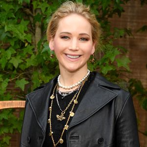 So lässig kombiniert Jennifer Lawrence ihre Jogginghose