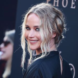 Weihnachtsstimmung: JLaw geht zu Mariah Careys Xmas-Song ab