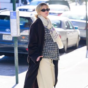 Kugelrund: So groß ist Jennifer Lawrences Babybauch schon