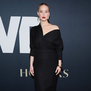 Elegant: Jennifer Lawrence flasht mit asymmetrischem Kleid