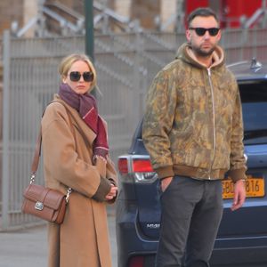 Seltene Fotos: Jennifer Lawrence mit Mann und Baby unterwegs
