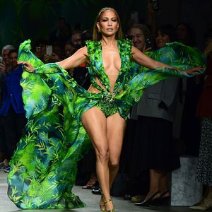 Wow! Jennifer Lopez trägt legendären Grammy-Look noch heißer