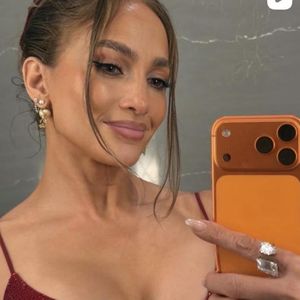 Hoppla: Jennifer Lopez passiert Photoshop-Fail bei Selfie