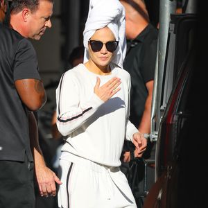 Mit Handtuch-Turban: Jennifer Lopez ganz leger unterwegs