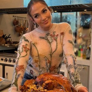 Thanksgiving ohne Ben: Jennifer Lopez strahlt glücklich