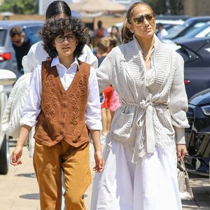 Lässiger Sommer-Look: J.Lo und Emme sind stylish unterwegs