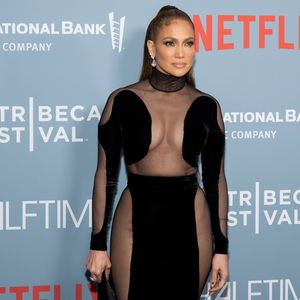 So hot ist 52! Jennifer Lopez zeigt Kurven in Cut-out-Kleid